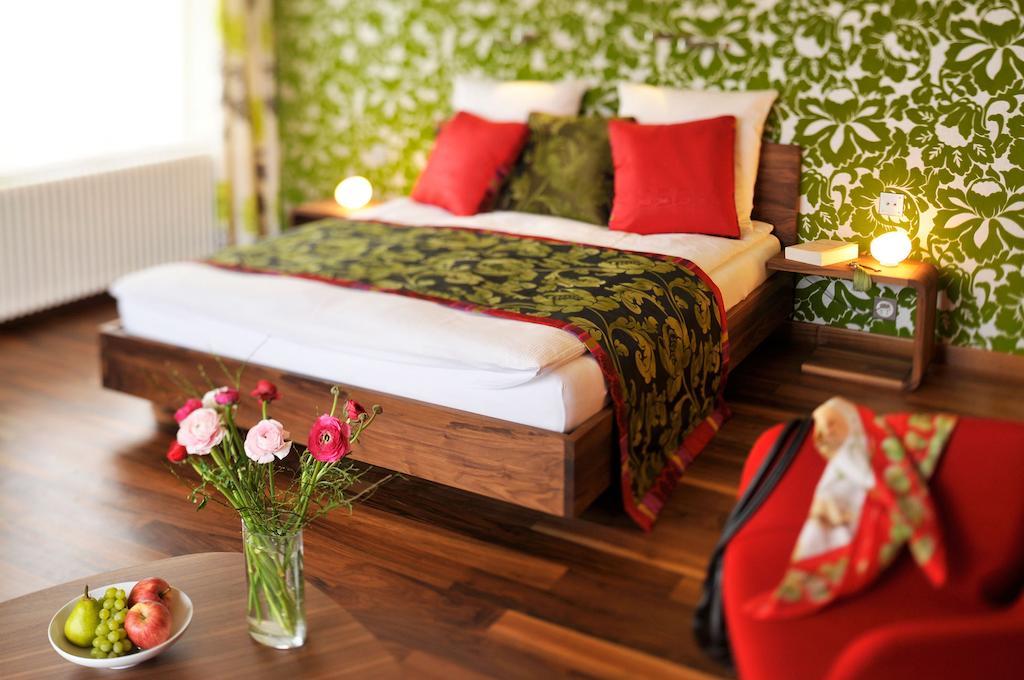 Bed and Breakfast La Belle Saison Mollens  Zimmer foto
